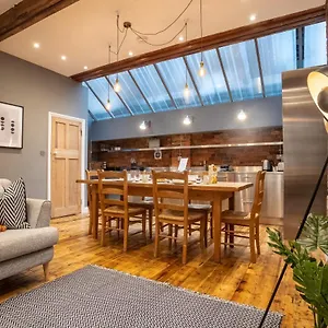 2-bedroom-bethnal-green-w-yard-view-by-opulent.cambridgehotelsuk.com/