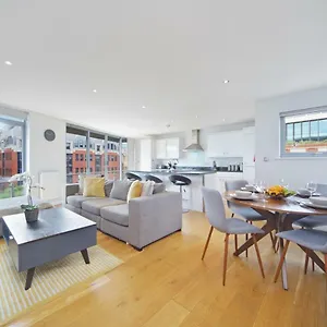 2-beds-executive-penthouse-liverpool-street-by-city.brighton-hotels-england.com/