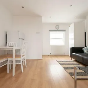 flat-7-with-coworking-access-in-trendy-dalston.cambridgehotelsuk.com/