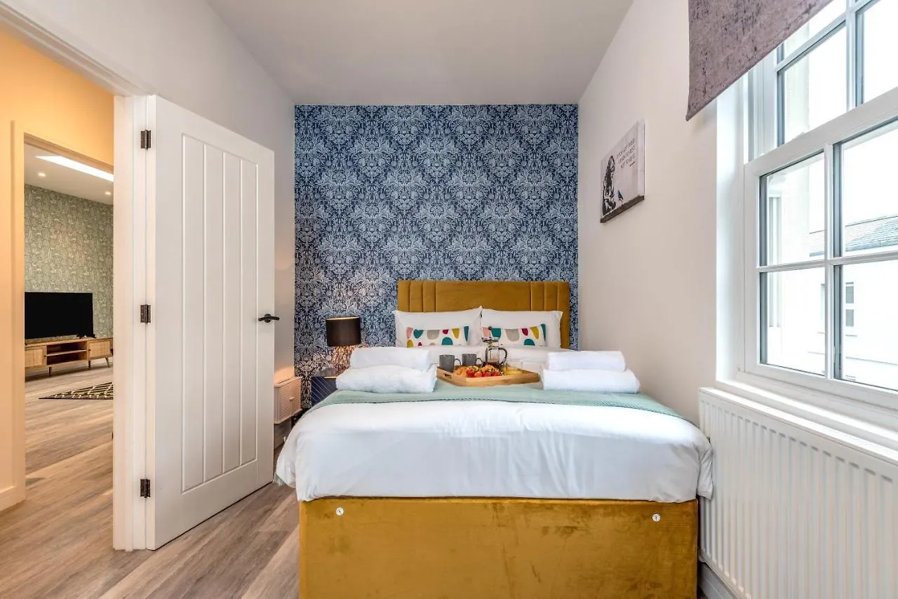 The Cotswold Woodland By Fortuna Property Cheltenham Apartment