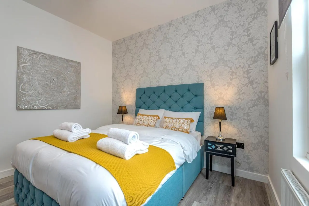 The Cotswold Woodland By Fortuna Property Cheltenham 0*,