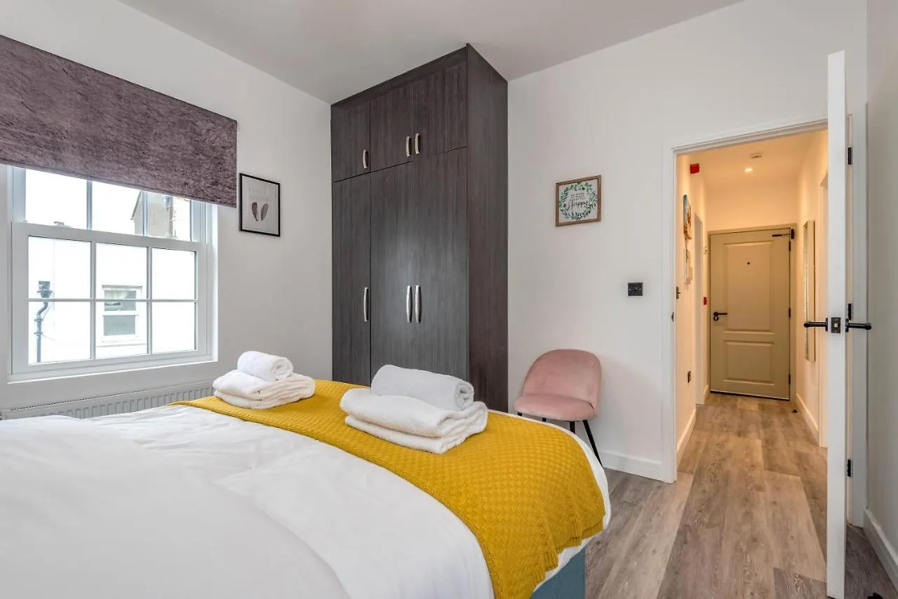 The Cotswold Woodland By Fortuna Property Cheltenham Apartment